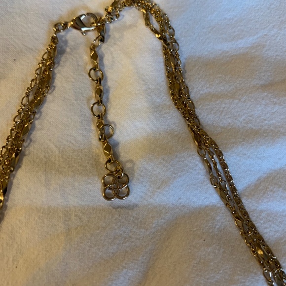 Classic gold layering necklace - Picture 2 of 3